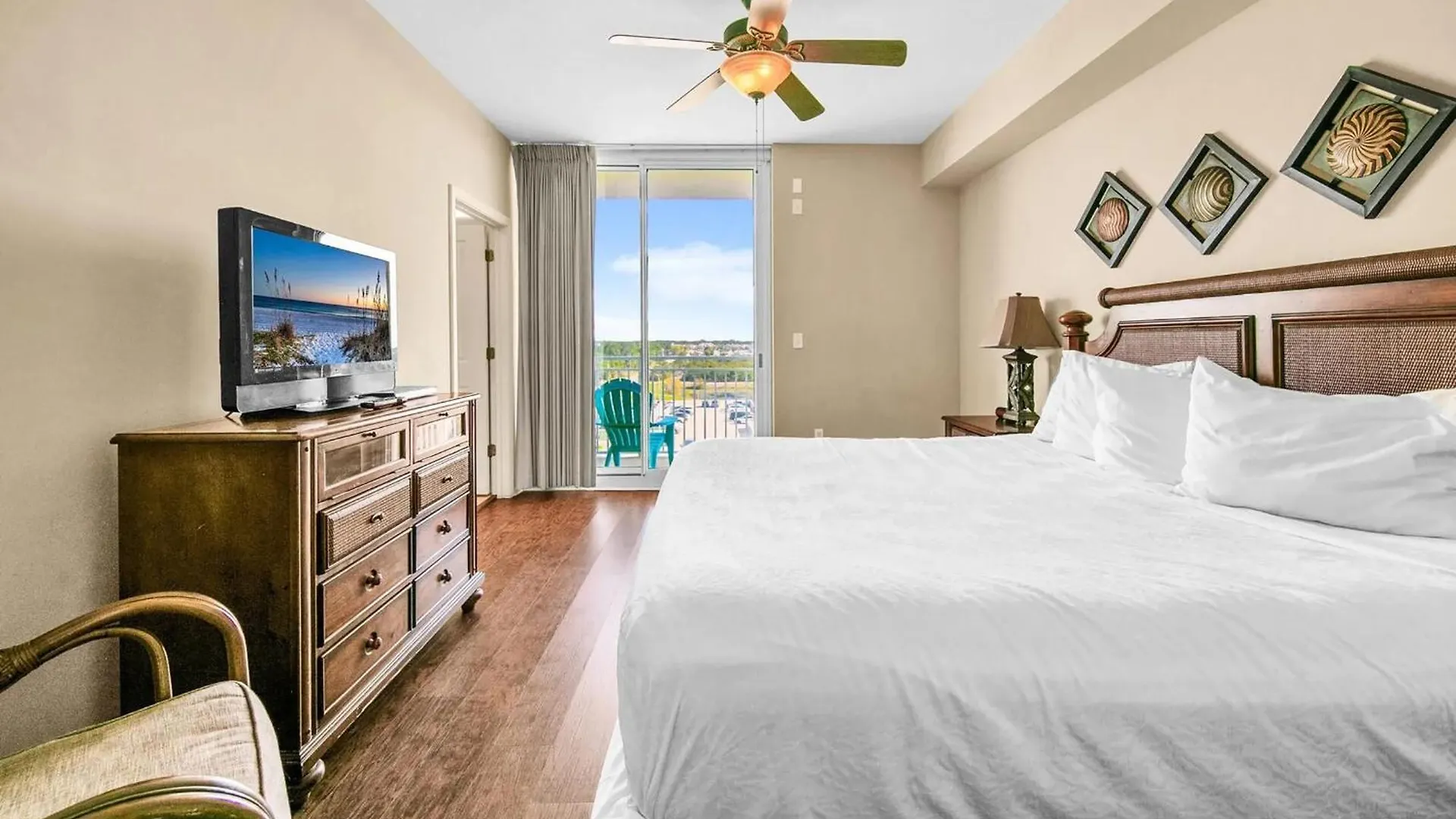 Aqua Resort 711 By Emerald Coast Retreats Panama City Beach