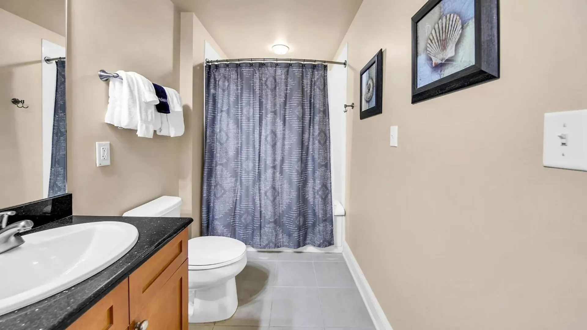 Aqua Resort 711 By Emerald Coast Retreats Panama City Beach United States