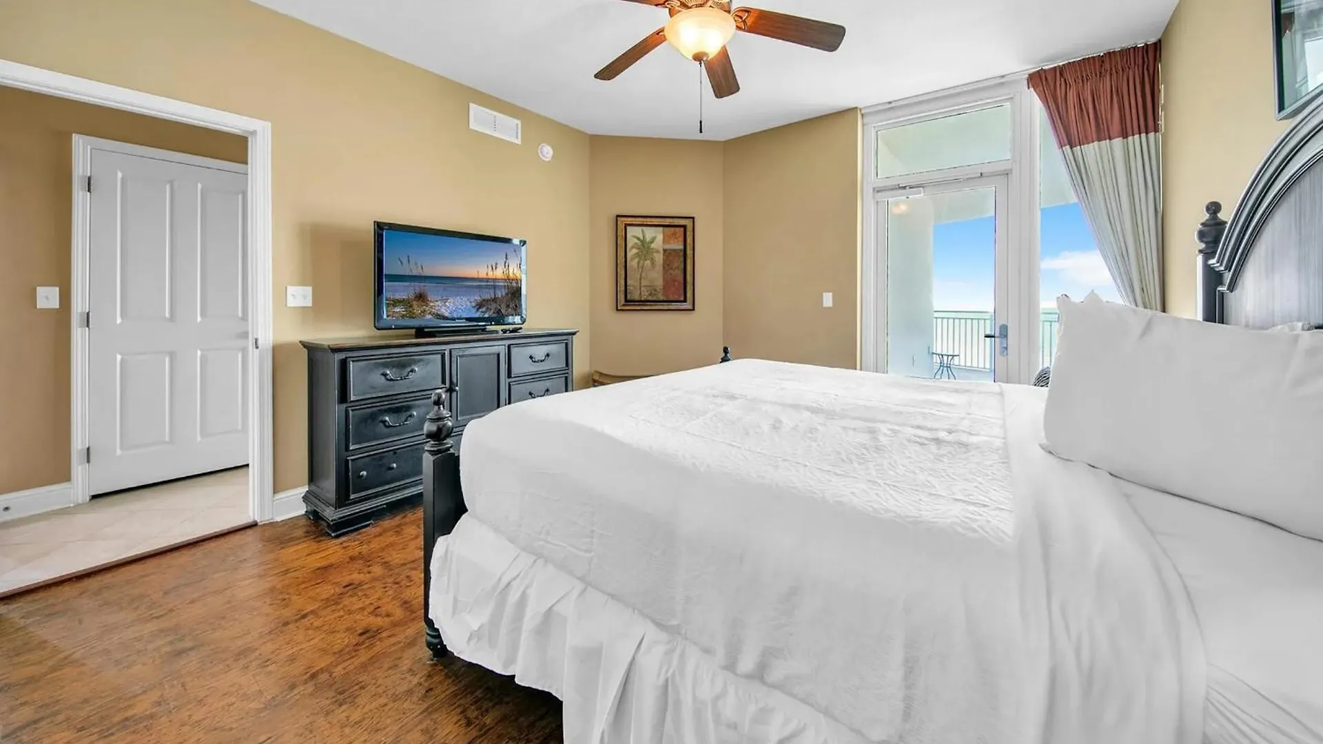 Aqua Resort 711 By Emerald Coast Retreats Panama City Beach