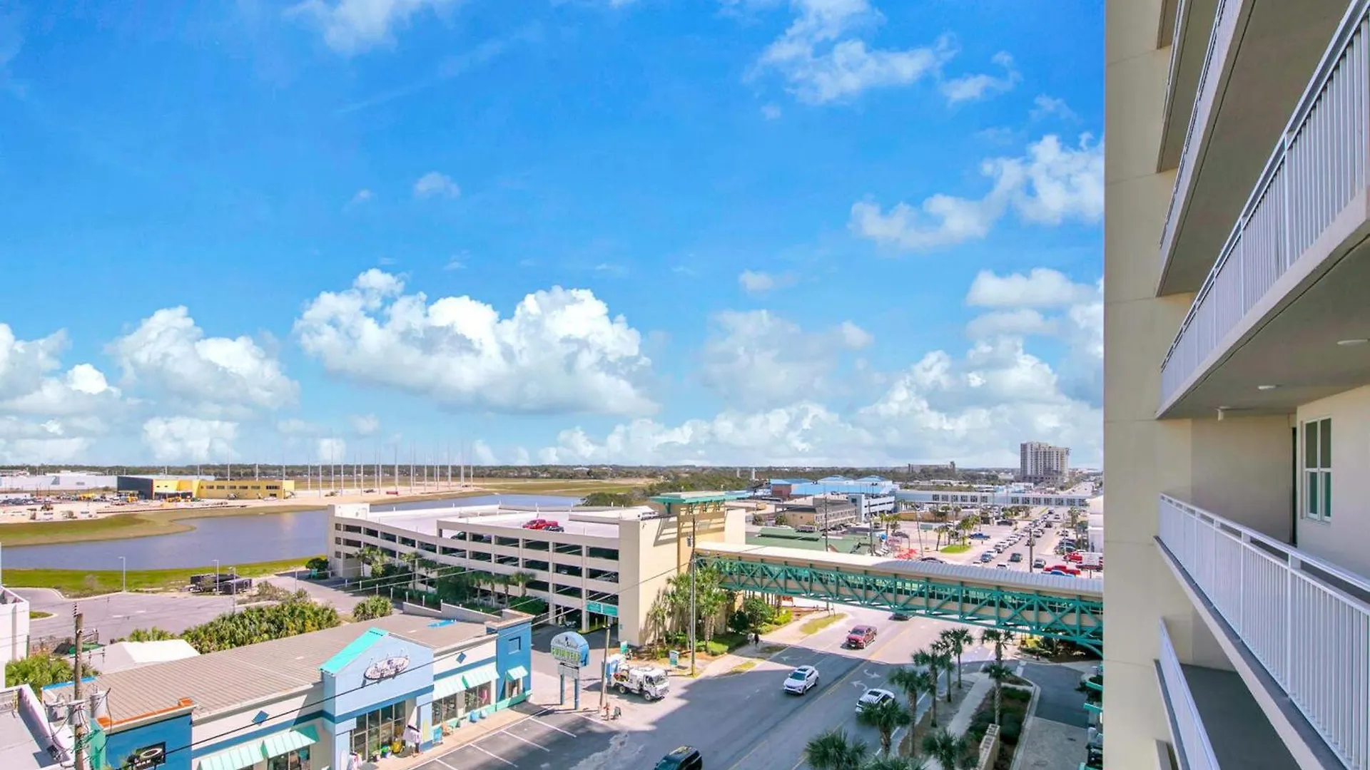 Aqua Resort 711 By Emerald Coast Retreats Panama City Beach