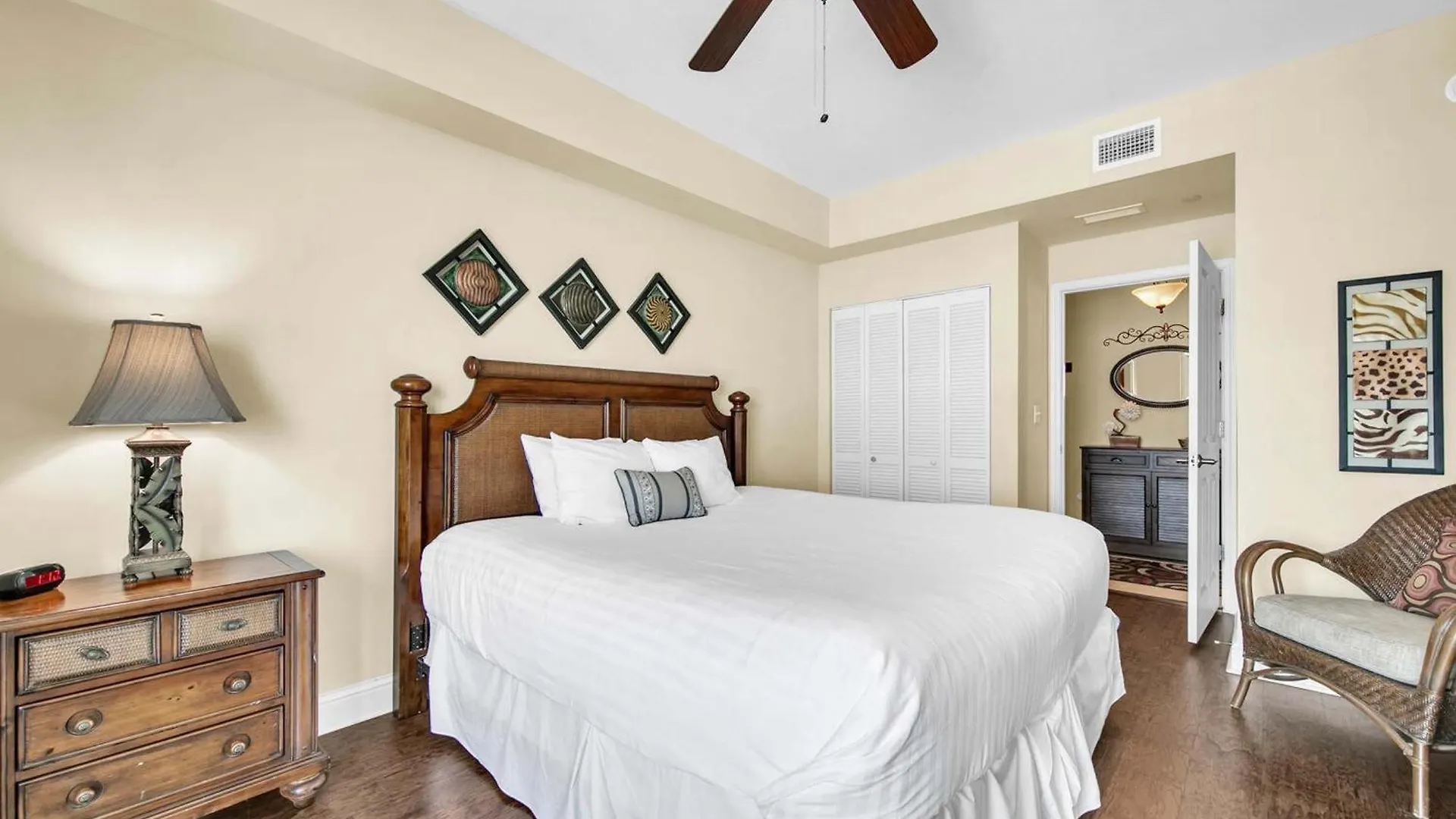 Aqua Resort 711 By Emerald Coast Retreats Panama City Beach