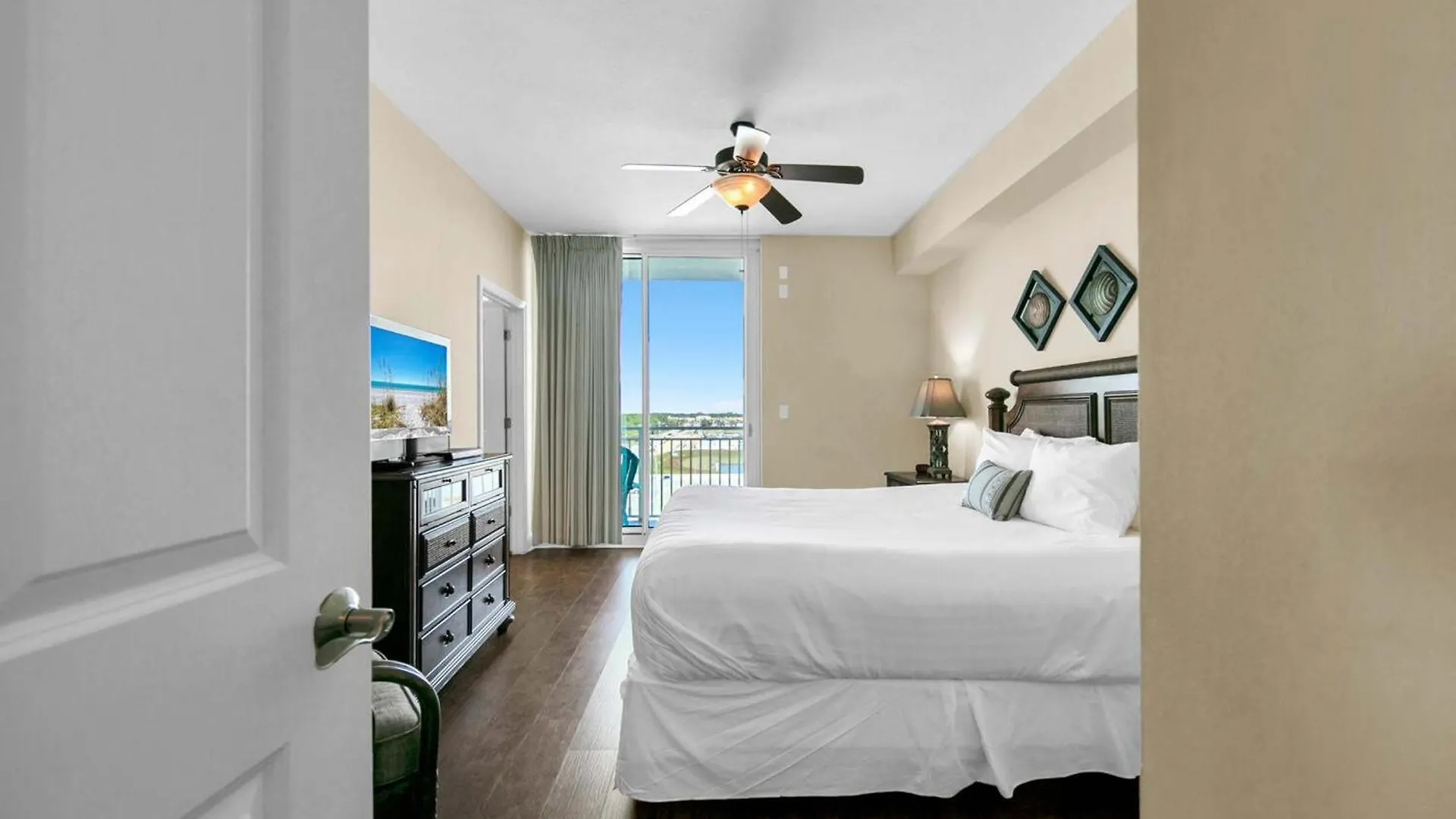 Aqua Resort 711 By Emerald Coast Retreats Panama City Beach Apartment