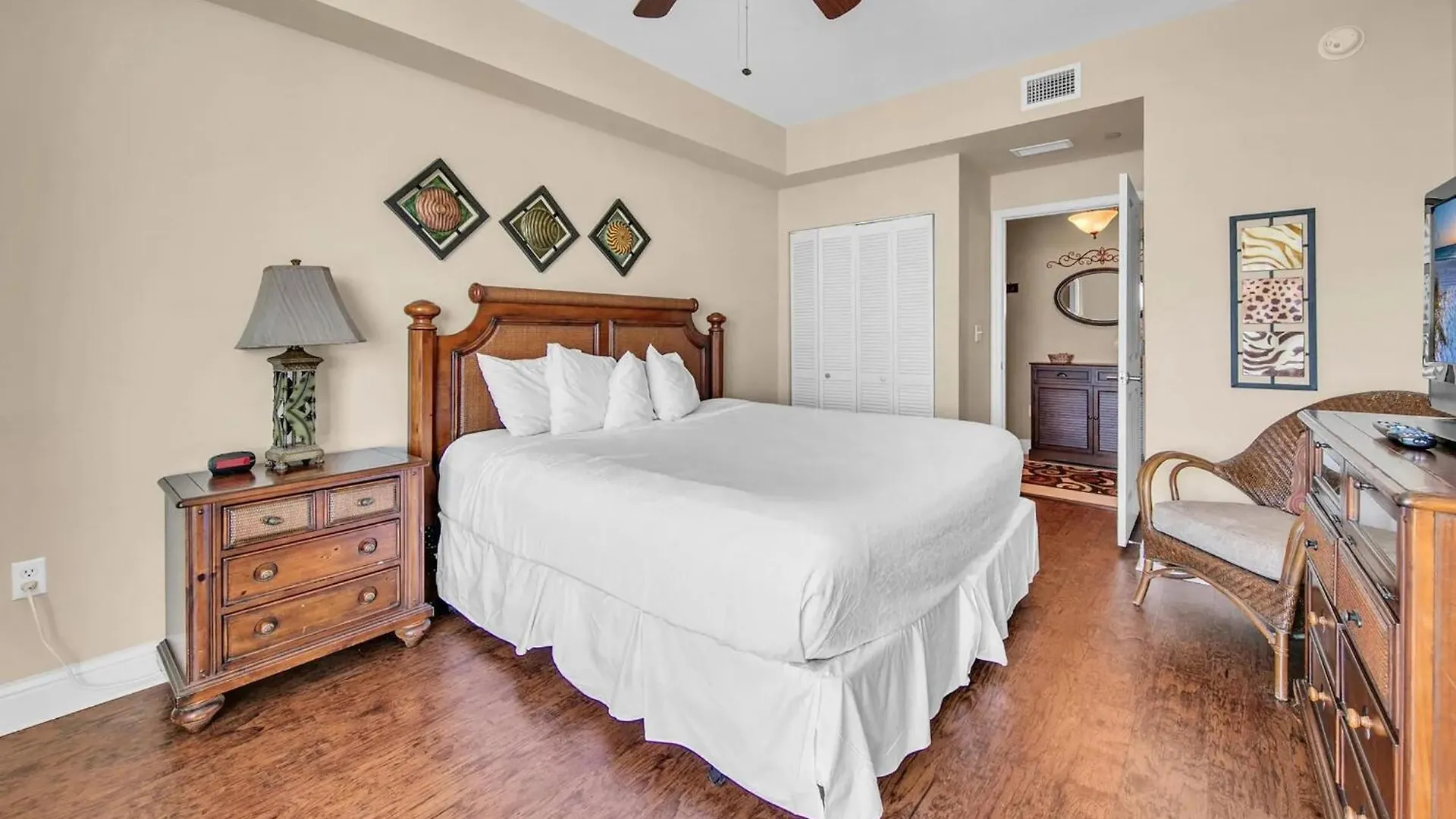 Apartment Aqua Resort 711 By Emerald Coast Retreats Panama City Beach