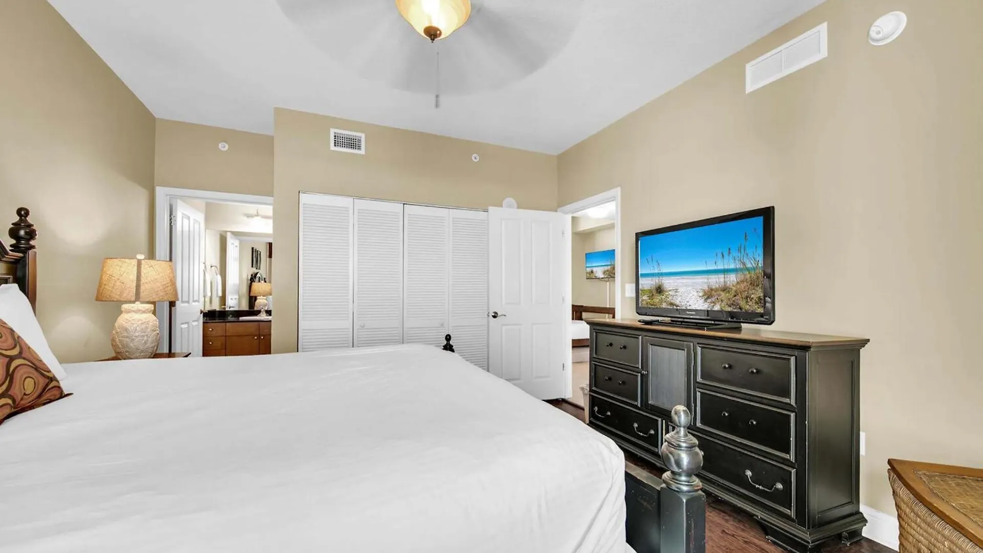 Aqua Resort 711 By Emerald Coast Retreats Panama City Beach United States